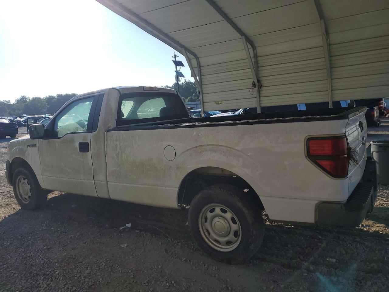 2013 Ford F150 White vin: 1FTNF1CF3DKF90182