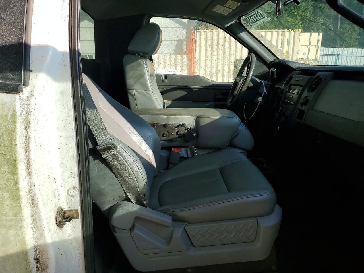 2013 Ford F150 White vin: 1FTNF1CF3DKF90182