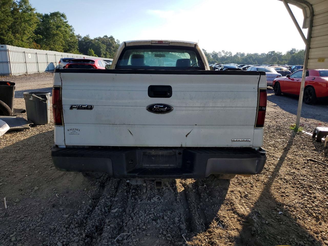 2013 Ford F150 White vin: 1FTNF1CF3DKF90182