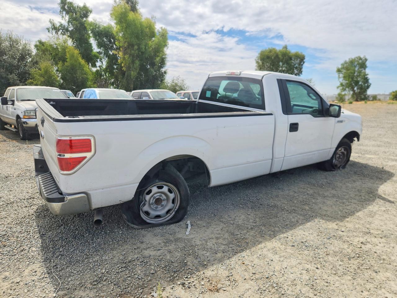 2014 Ford F150 White vin: 1FTNF1CF3EKD84796