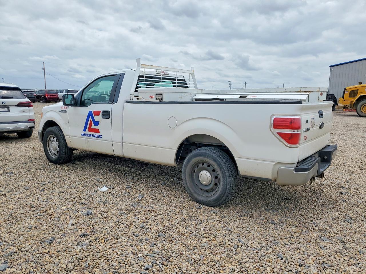 2014 Ford F150 2wd White vin: 1FTNF1CF4EKD18662