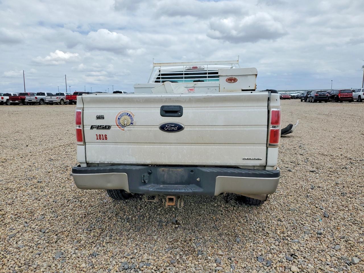 2014 Ford F150 2wd White vin: 1FTNF1CF4EKD18662