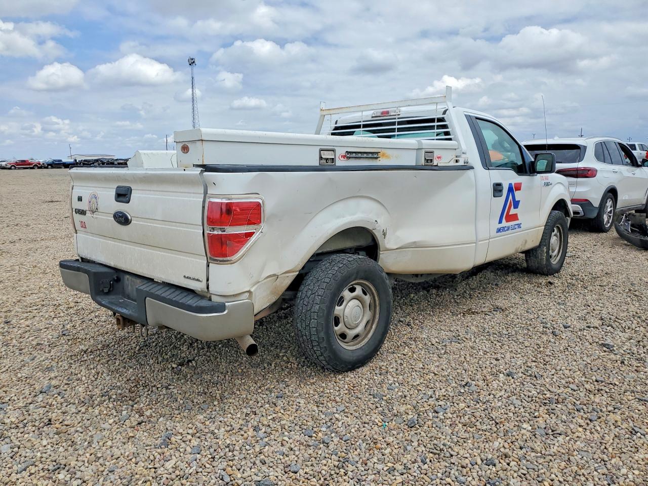 2014 Ford F150 2wd White vin: 1FTNF1CF4EKD18662