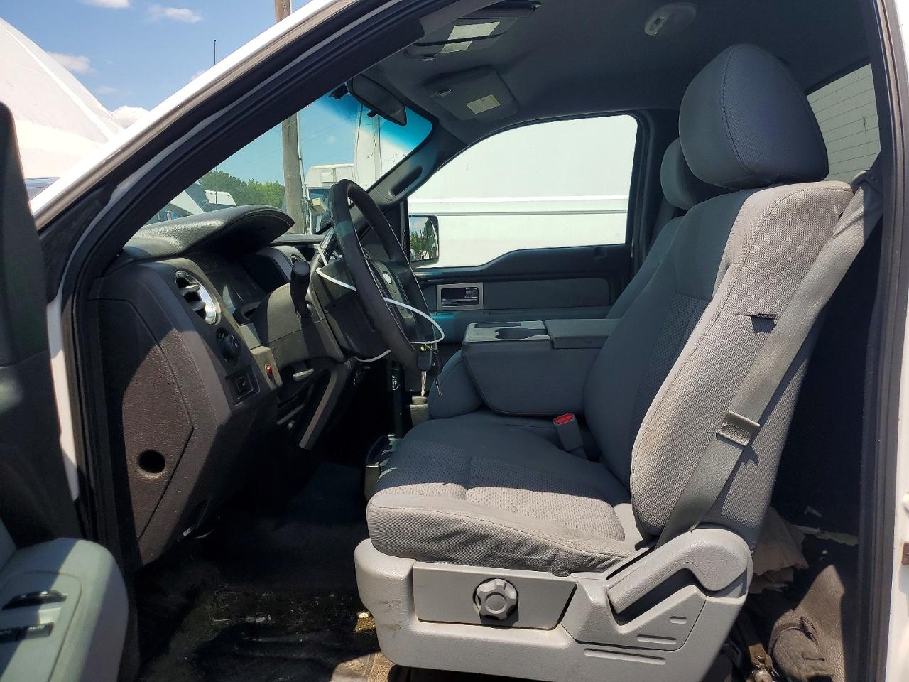 2011 Ford F150 Белый vin: 1FTNF1CF8BKD84367