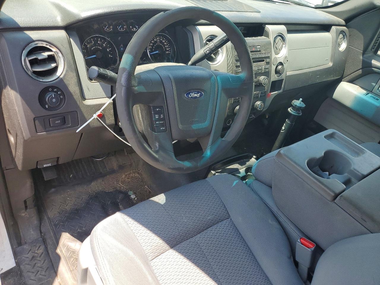 2011 Ford F150 Белый vin: 1FTNF1CF8BKD84367