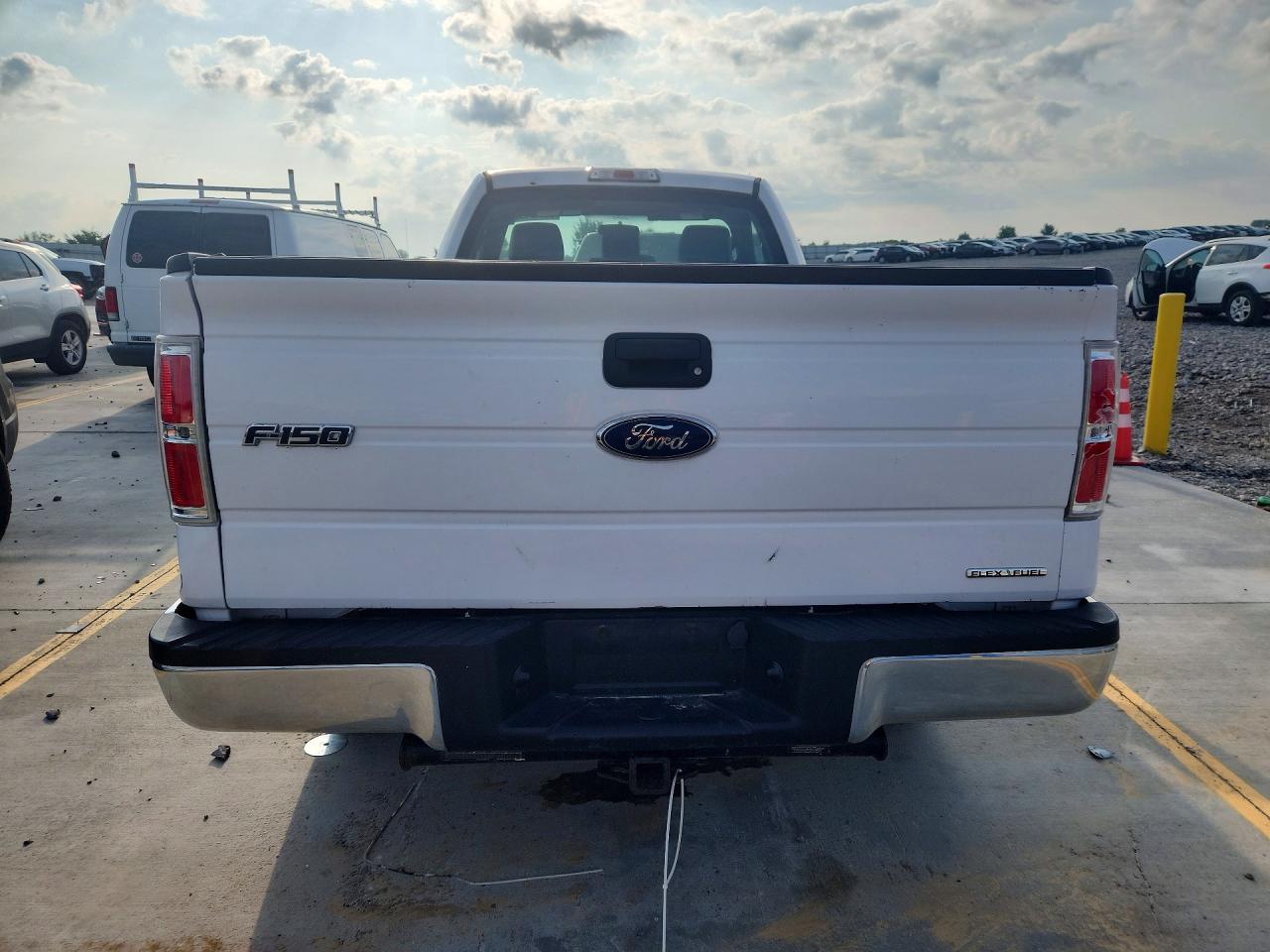 2014 Ford F150 White vin: 1FTNF1CF8EKD64348