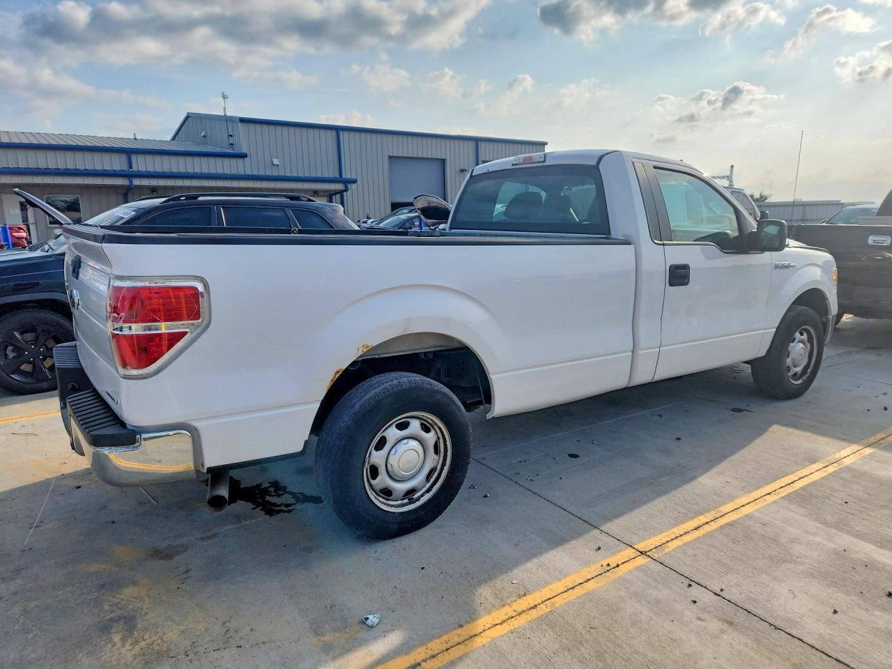 2014 Ford F150 White vin: 1FTNF1CF8EKD64348