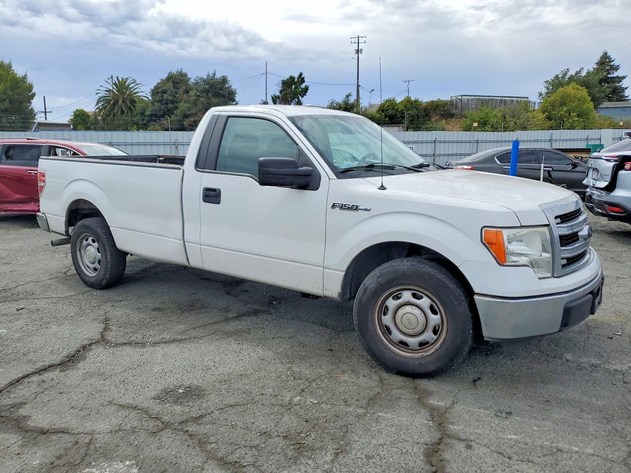 2014 Ford F150 White vin: 1FTNF1CF9EKD64181