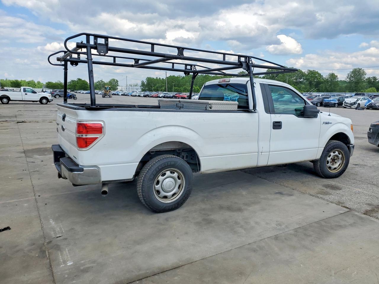 2013 Ford F150 White vin: 1FTNF1CFXDKF01255