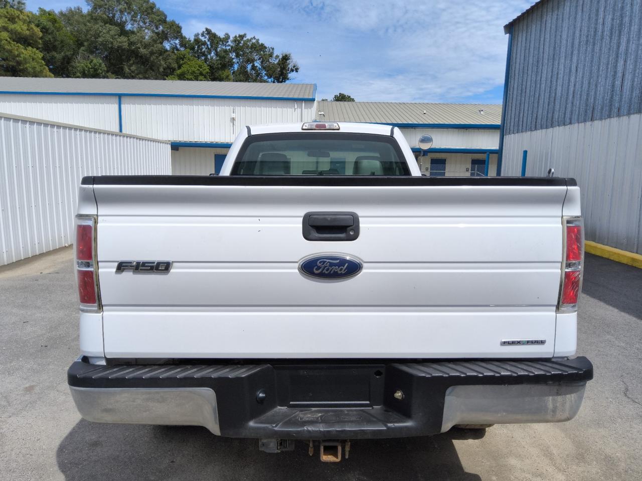 2014 Ford F150 White vin: 1FTNF1EF4EKG51084 Damage: Right Tail Light, Cracked, Replacement Required