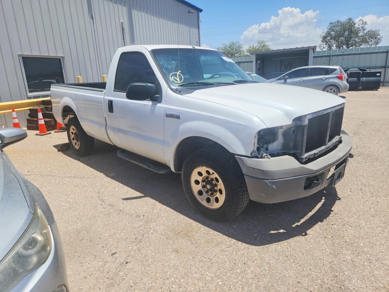 2005 Ford F250 Super Duty White vin: 1FTNF20515EC58985