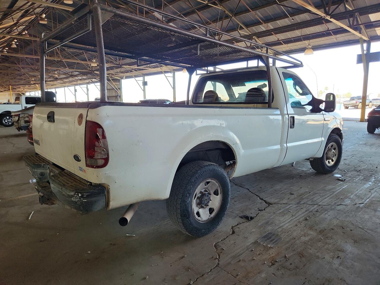2005 Ford F250 Super Duty White vin: 1FTNF20525ED02055