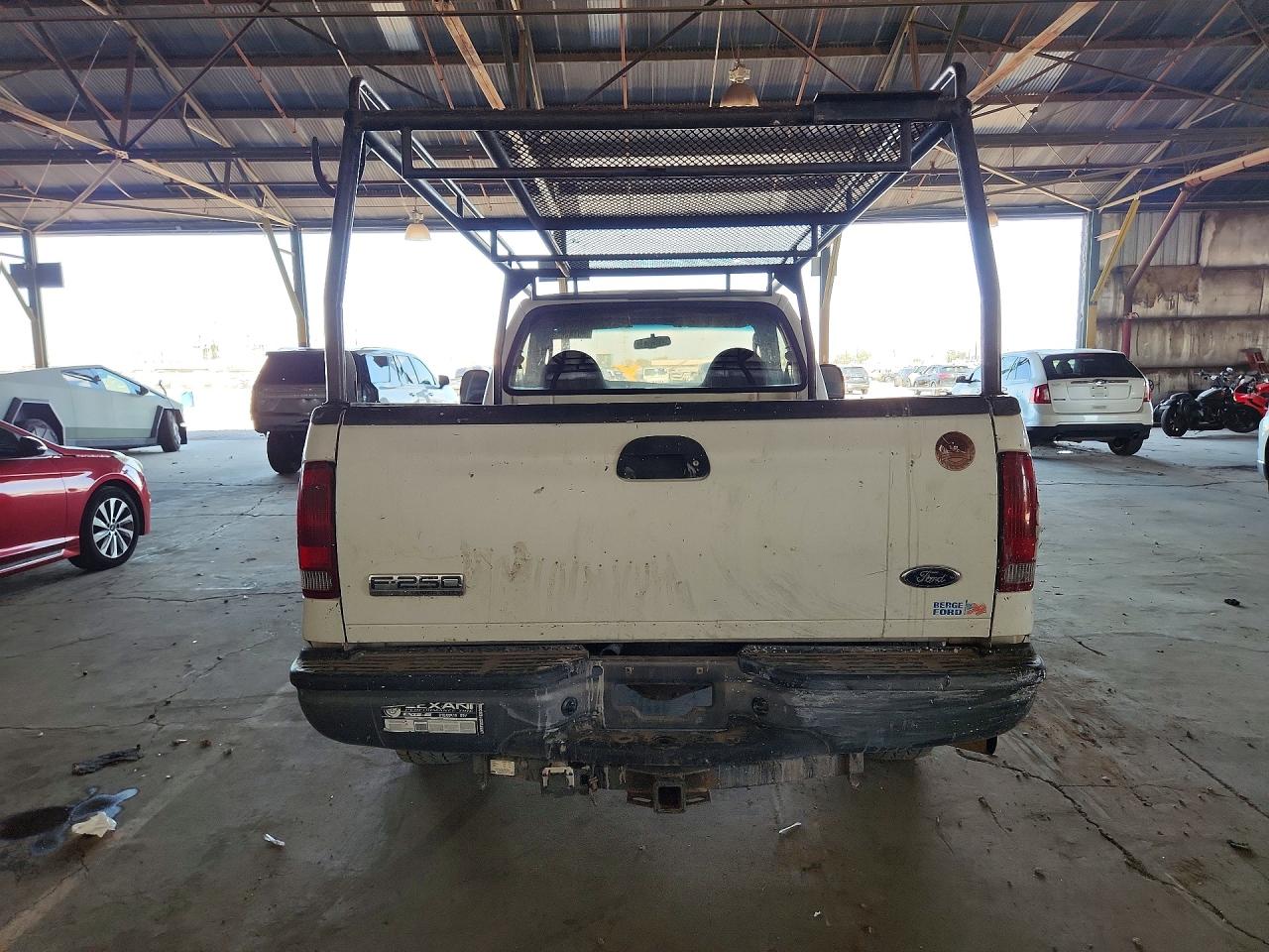 2005 Ford F250 Super Duty White vin: 1FTNF20525ED02055