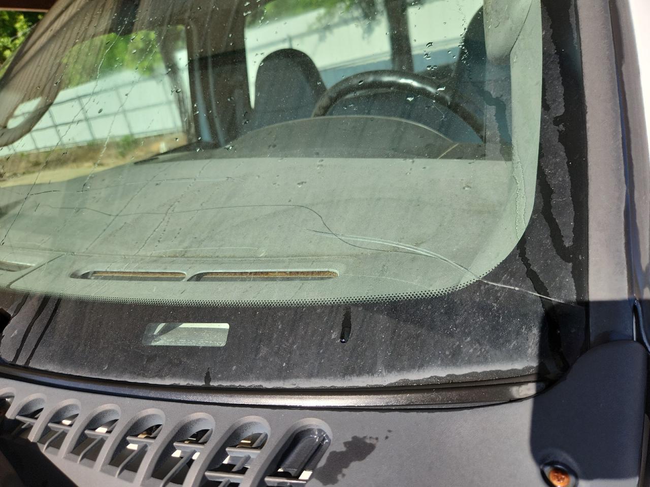 2006 Ford F250 Super Duty White vin: 1FTNF20546EC05117 Damage: Windshield, Broken, Replacement Required