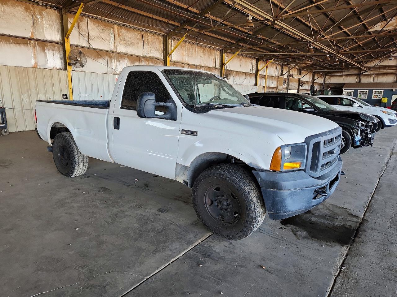 2005 Ford F250 Super Duty White vin: 1FTNF20585EA22138
