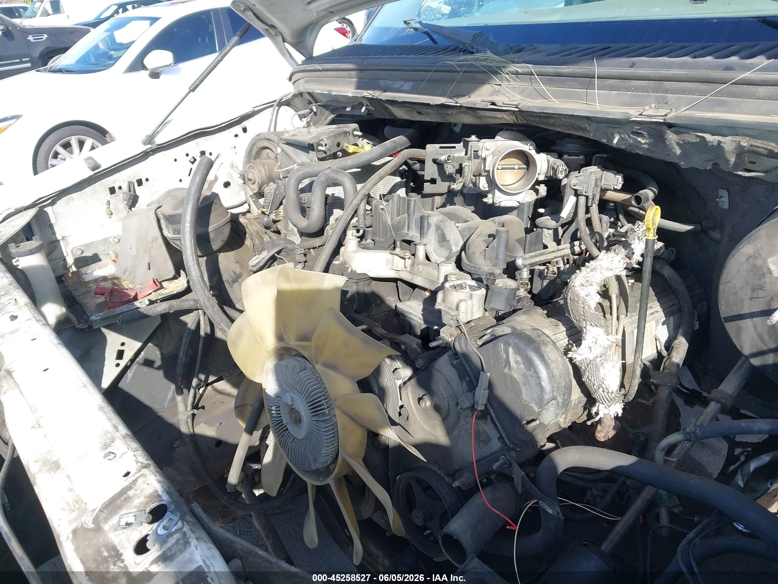 2004 Ford F-250   White vin: 1FTNF20L24EB38075