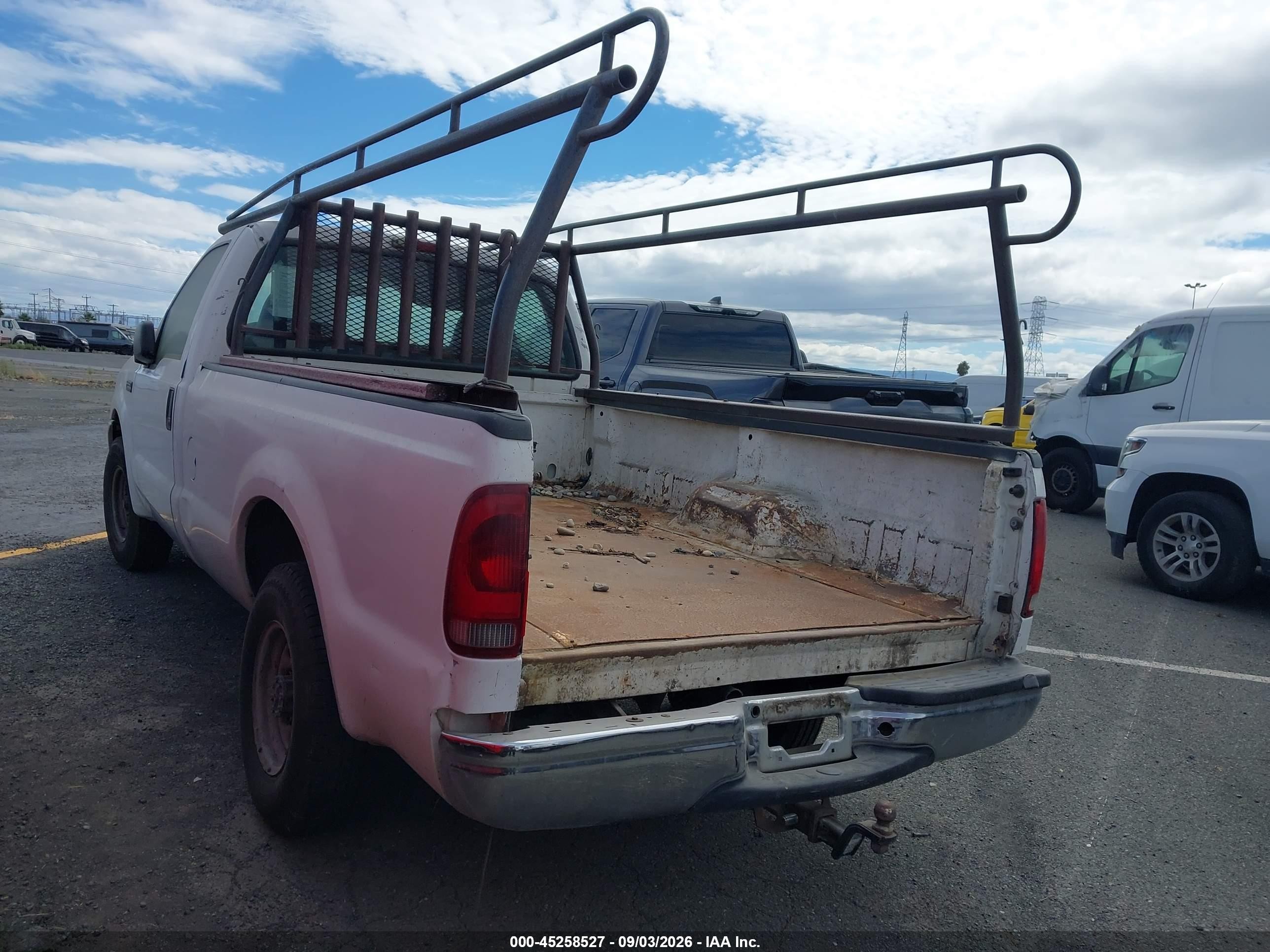 2004 Ford F-250   White vin: 1FTNF20L24EB38075