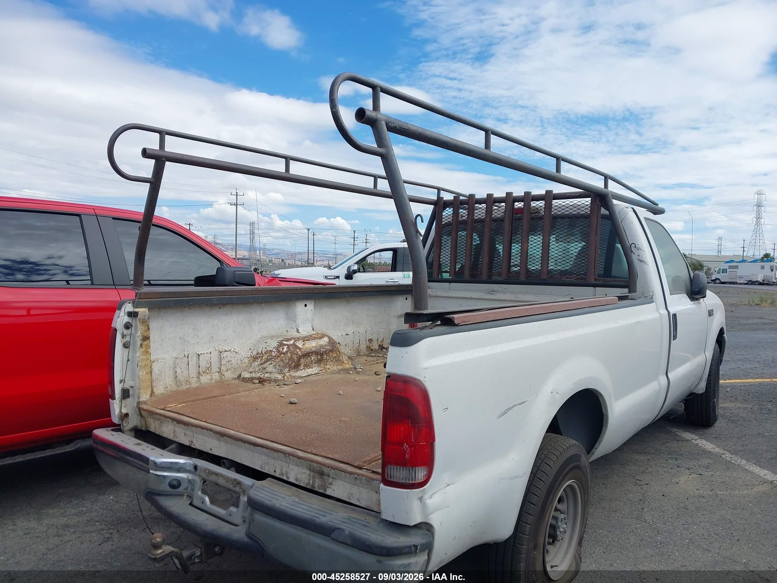 2004 Ford F-250   White vin: 1FTNF20L24EB38075
