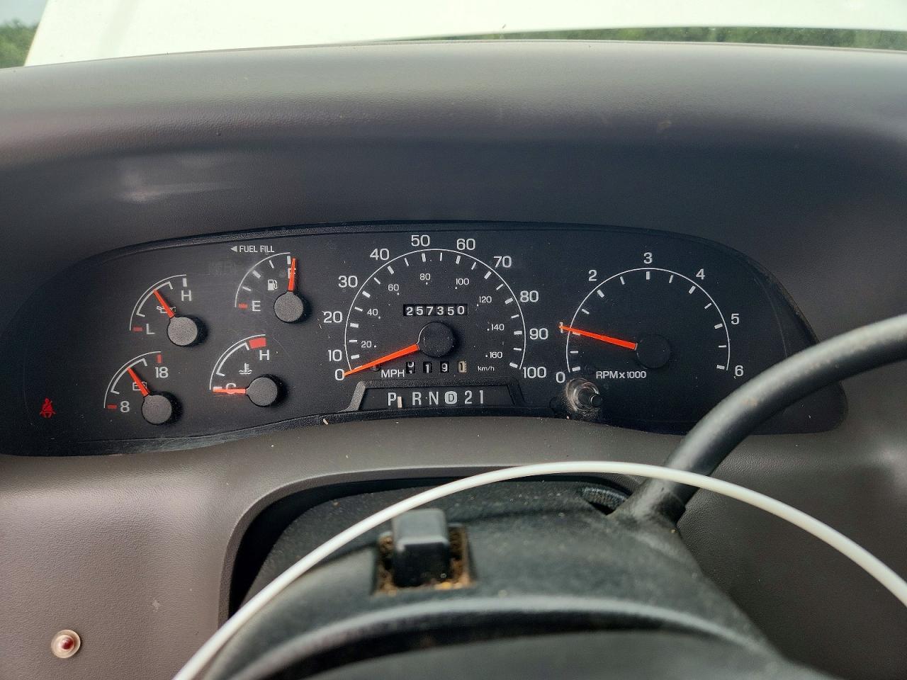 2000 Ford F250 Super Duty Белый vin: 1FTNF20L2YED95470