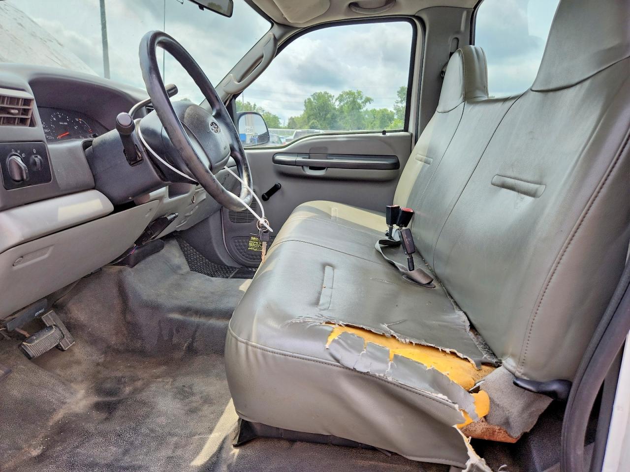 2003 Ford F250 Super Duty White vin: 1FTNF20L73EA88188