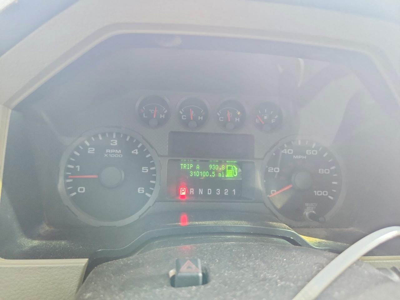 2008 Ford F250 Super Duty White vin: 1FTNF21518EA01957