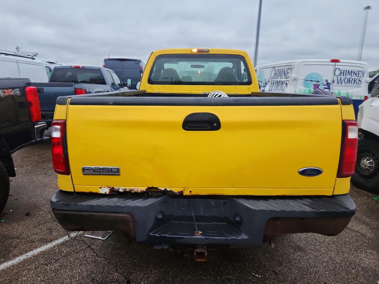 2008 Ford F250 Super Duty Желтый vin: 1FTNF21518EB67265