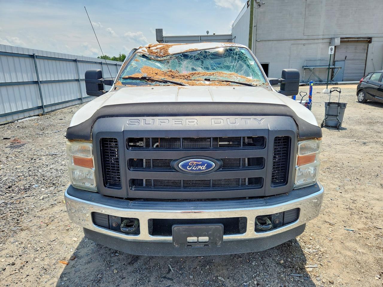 2009 Ford F250 Super Duty White vin: 1FTNF21519EB14275