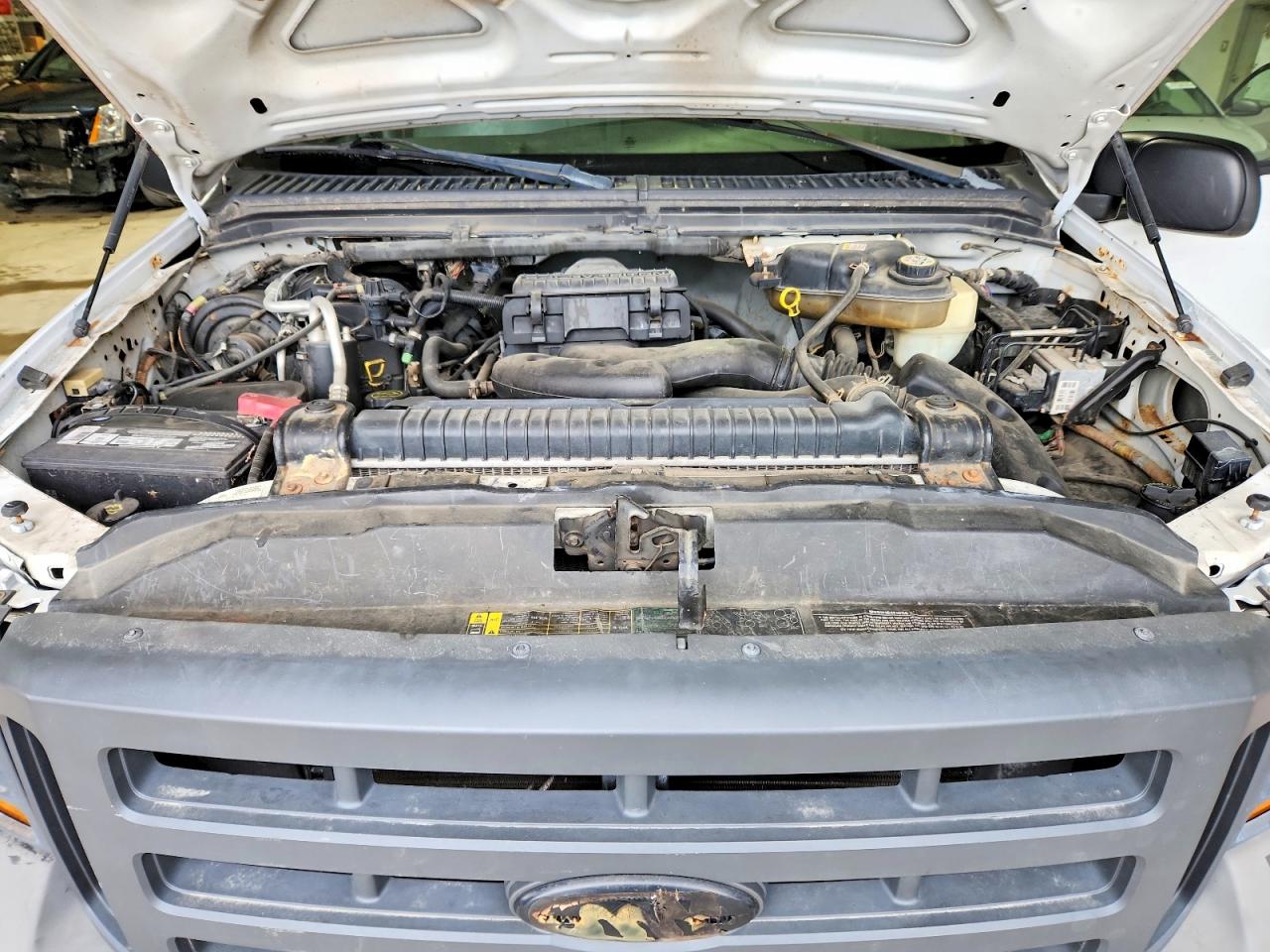 2005 Ford F250 Super Duty White vin: 1FTNF21555EB72402