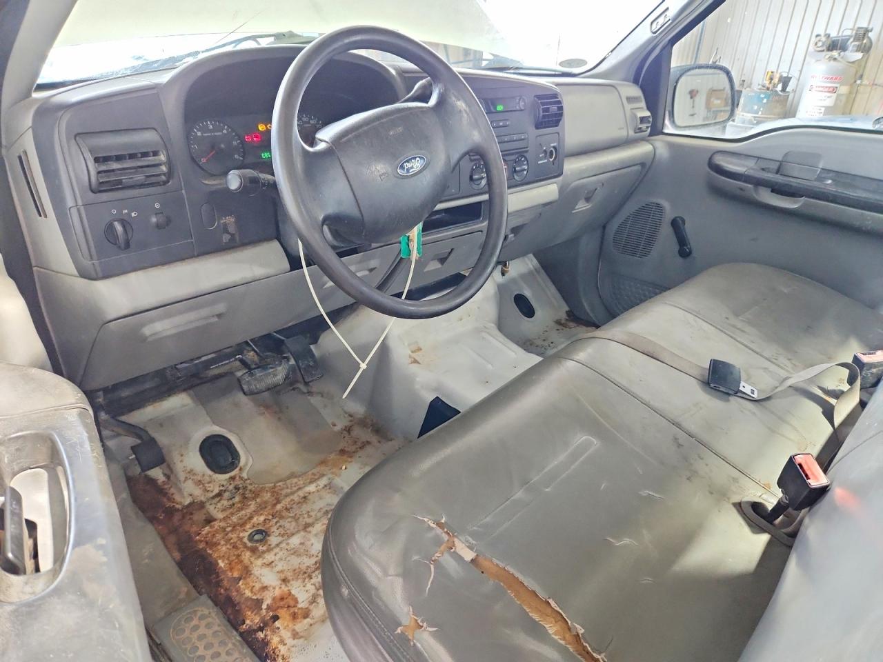 2005 Ford F250 Super Duty White vin: 1FTNF21555EB72402