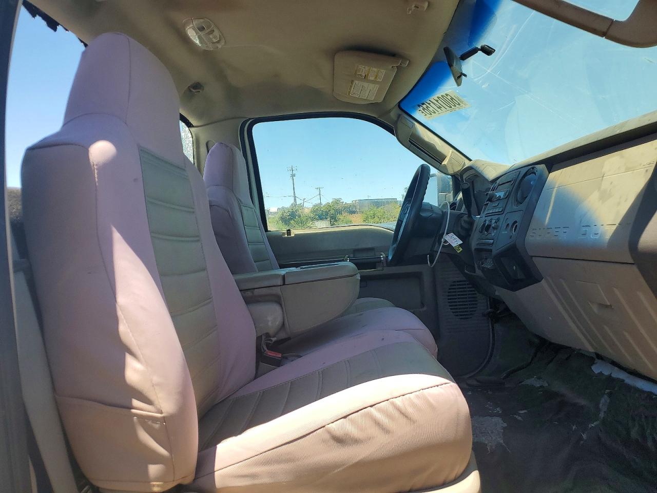 2008 Ford F250 Super Duty White vin: 1FTNF21568EE01741