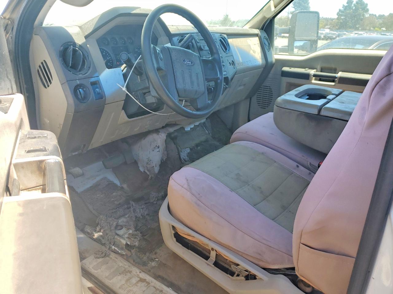 2008 Ford F250 Super Duty White vin: 1FTNF21568EE01741