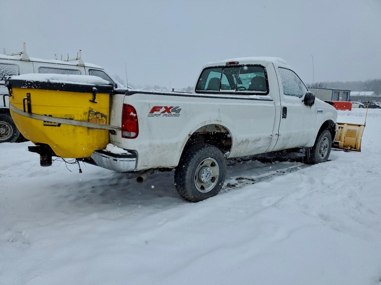 2005 Ford F250 Super Duty White vin: 1FTNF21585EB07169