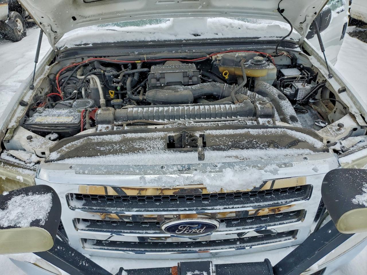 2005 Ford F250 Super Duty White vin: 1FTNF21585EB07169