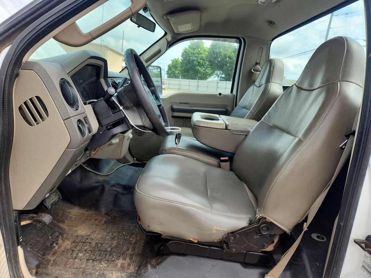 2008 Ford F250 Super Duty White vin: 1FTNF21588EB20850