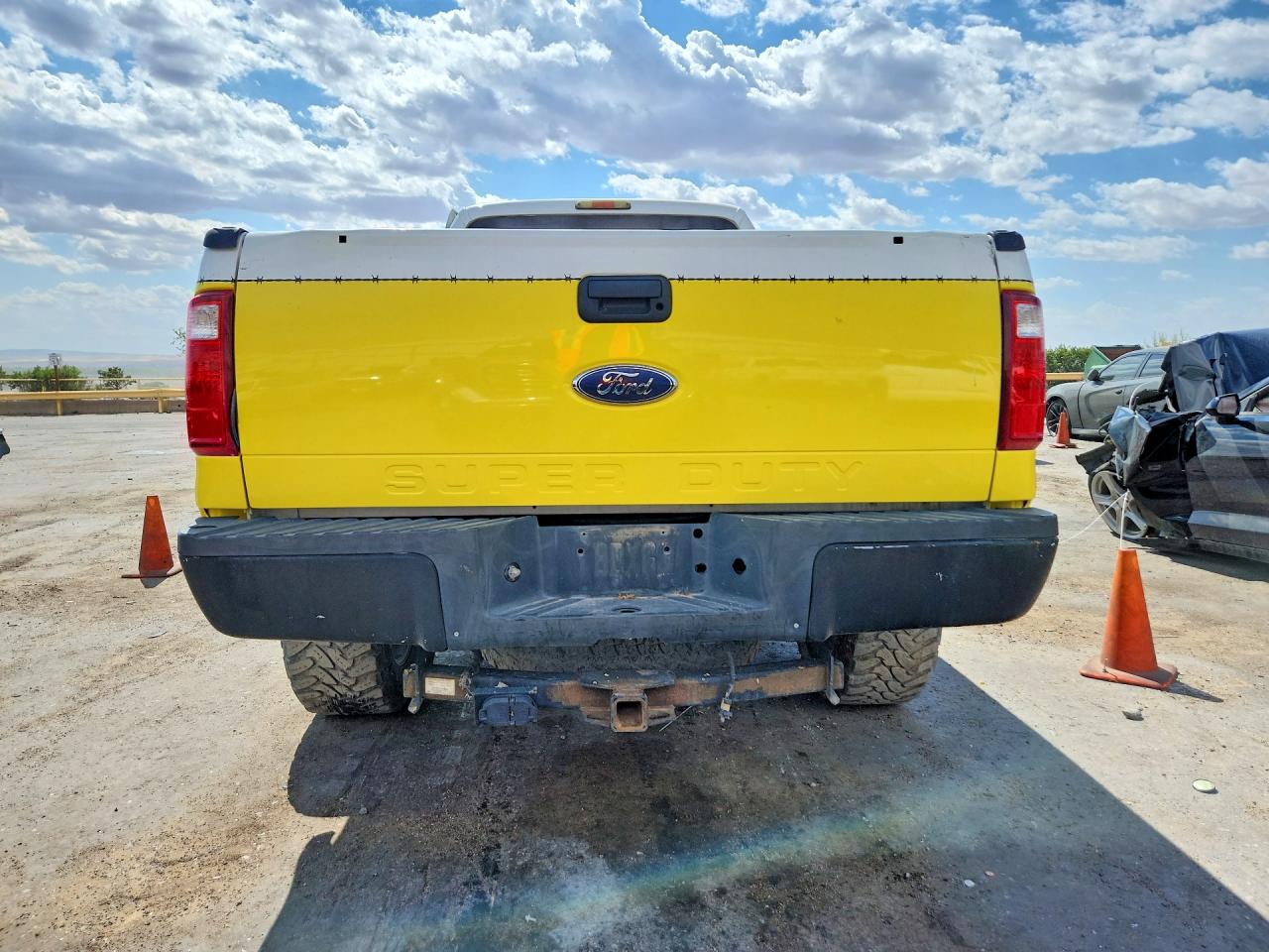 2008 Ford F250 Super Duty Yellow vin: 1FTNF21598EB62699