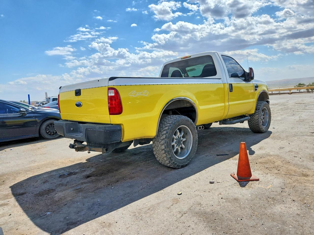 2008 Ford F250 Super Duty Yellow vin: 1FTNF21598EB62699