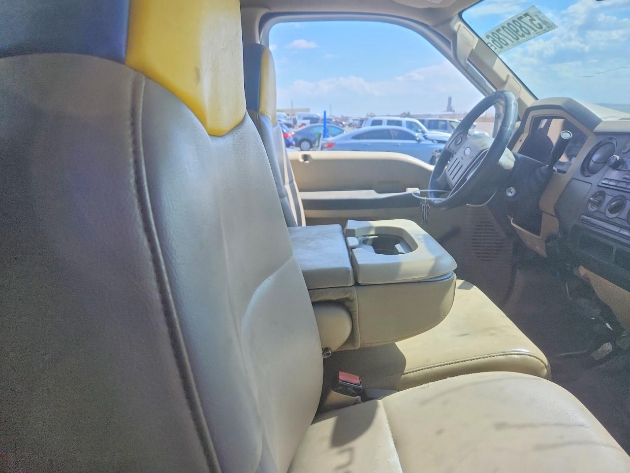 2008 Ford F250 Super Duty Yellow vin: 1FTNF21598EB62699