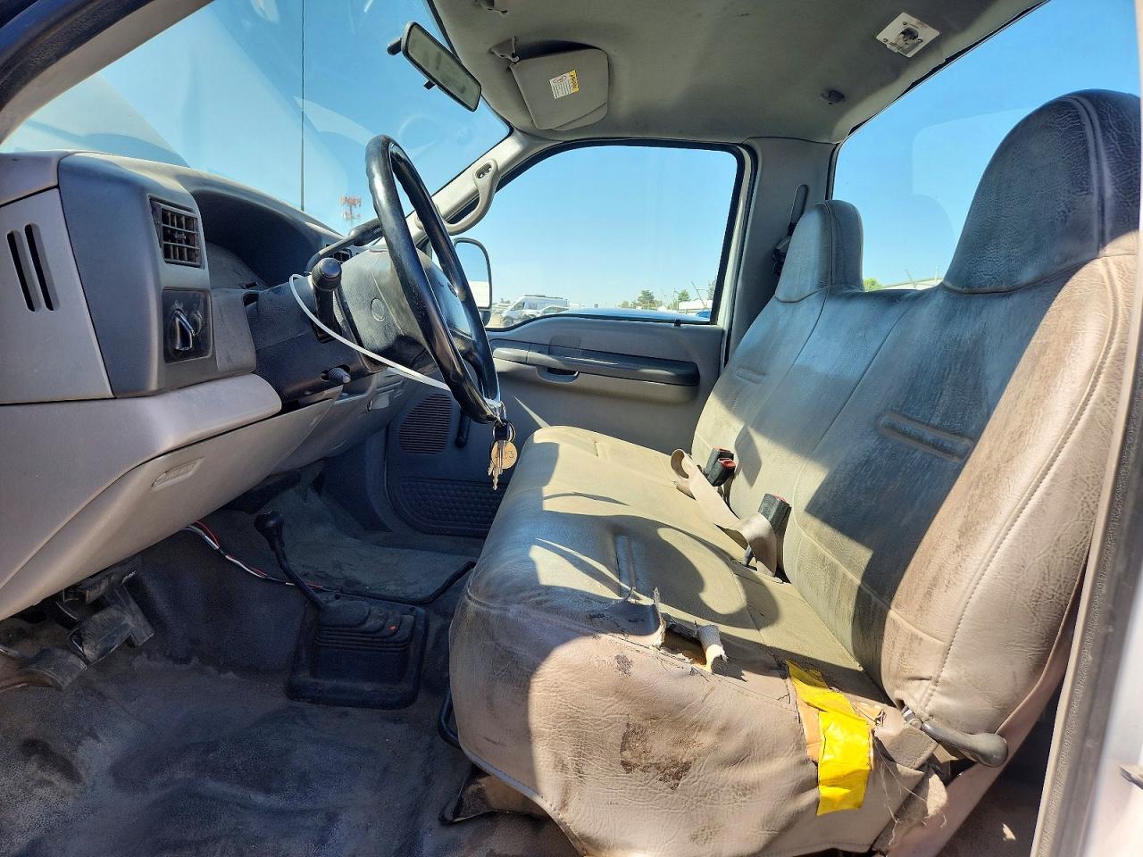 2000 Ford F250 Super Duty White vin: 1FTNF21F2YEA88972