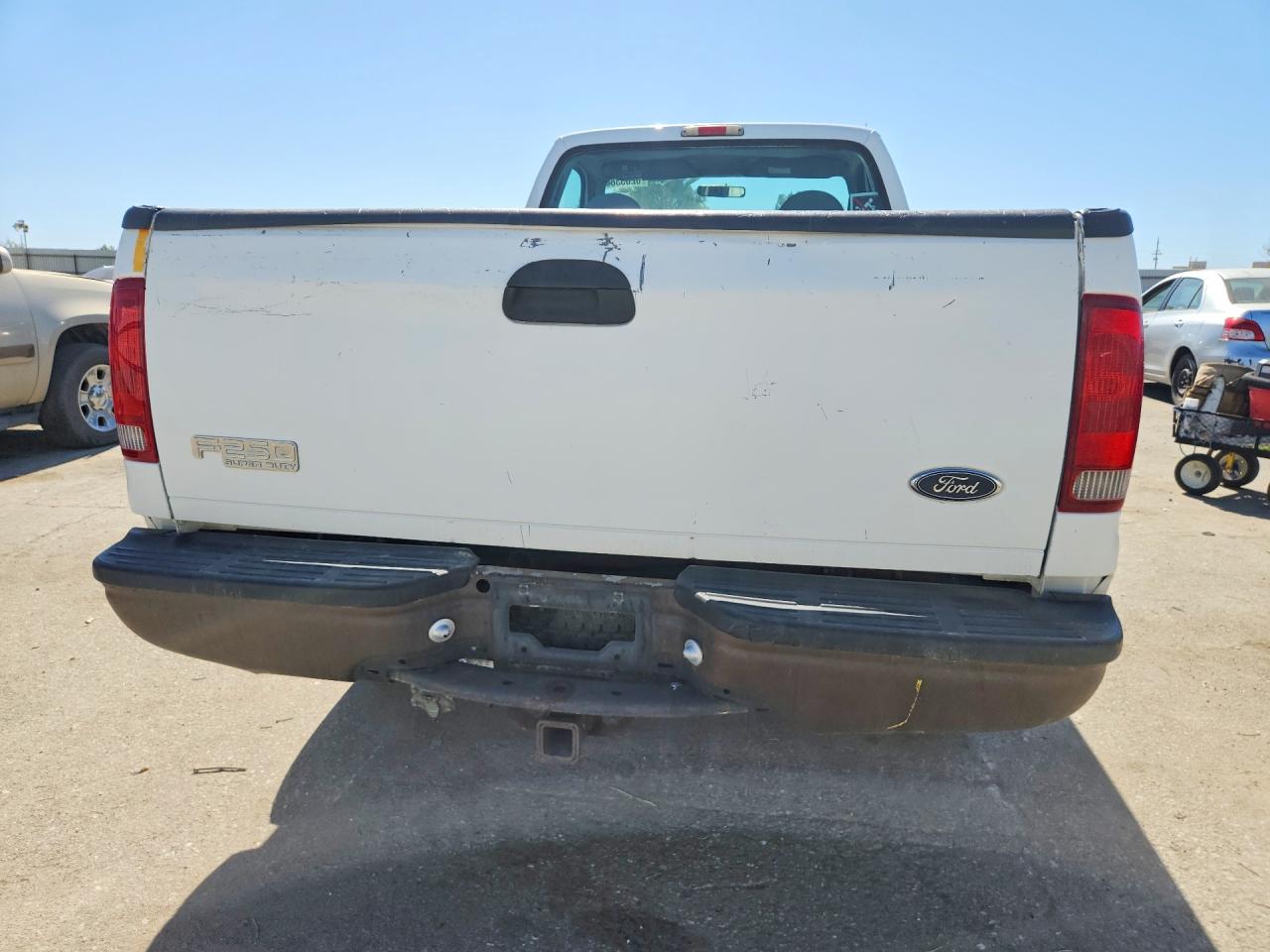 2000 Ford F250 Super Duty White vin: 1FTNF21F2YEA88972
