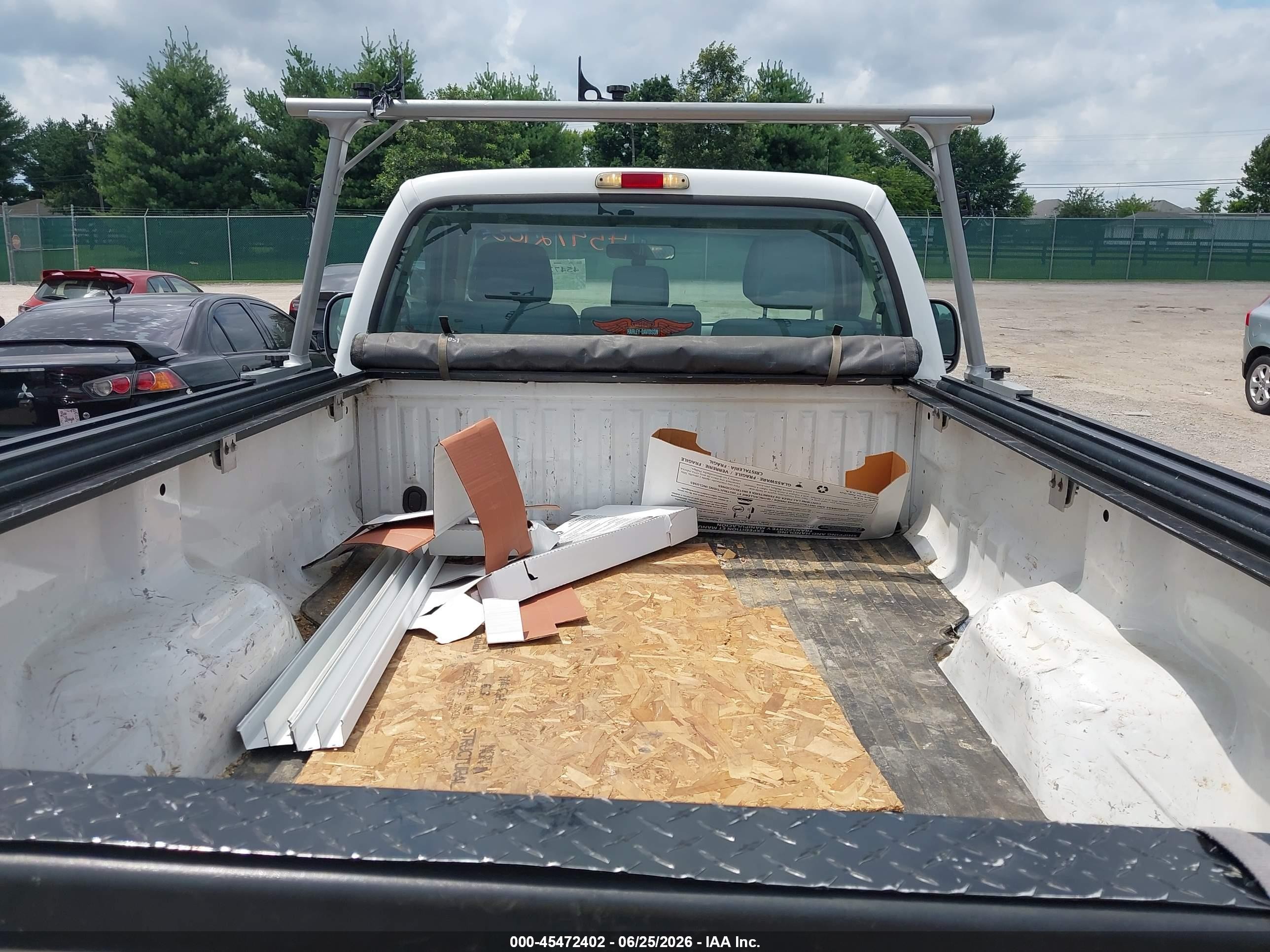 2001 Ford F-250   White vin: 1FTNF21L91EC06415