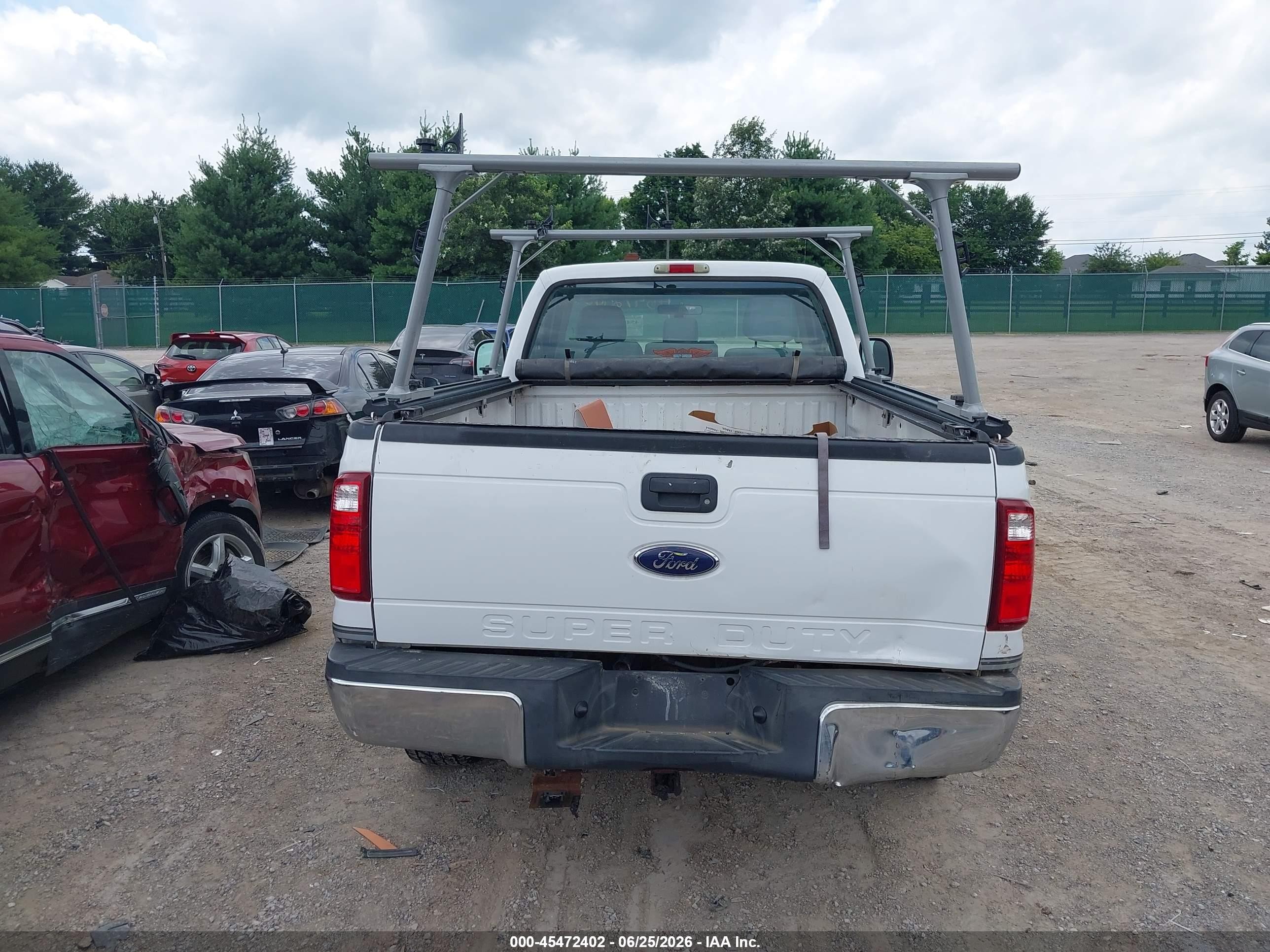 2001 Ford F-250   White vin: 1FTNF21L91EC06415