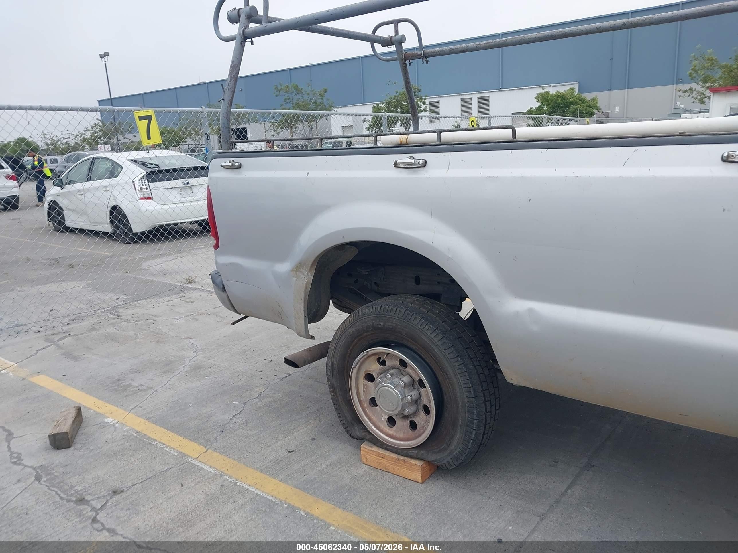 2004 Ford F-250 Gray vin: 1FTNF21L94EB05198