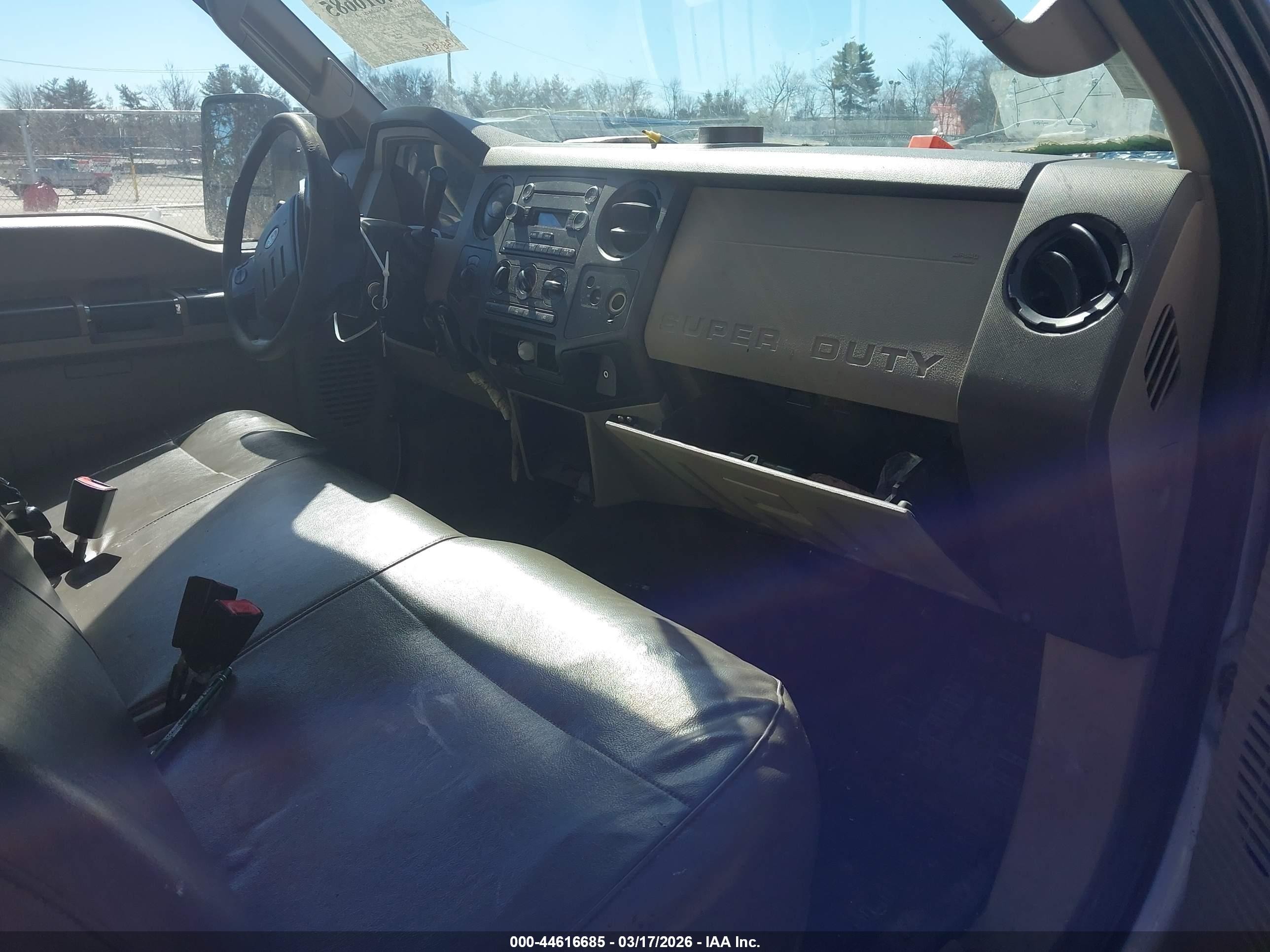2010 Ford Super Duty F-250 Srw Xl/xlt Белый vin: 1FTNF2B56AEA62080