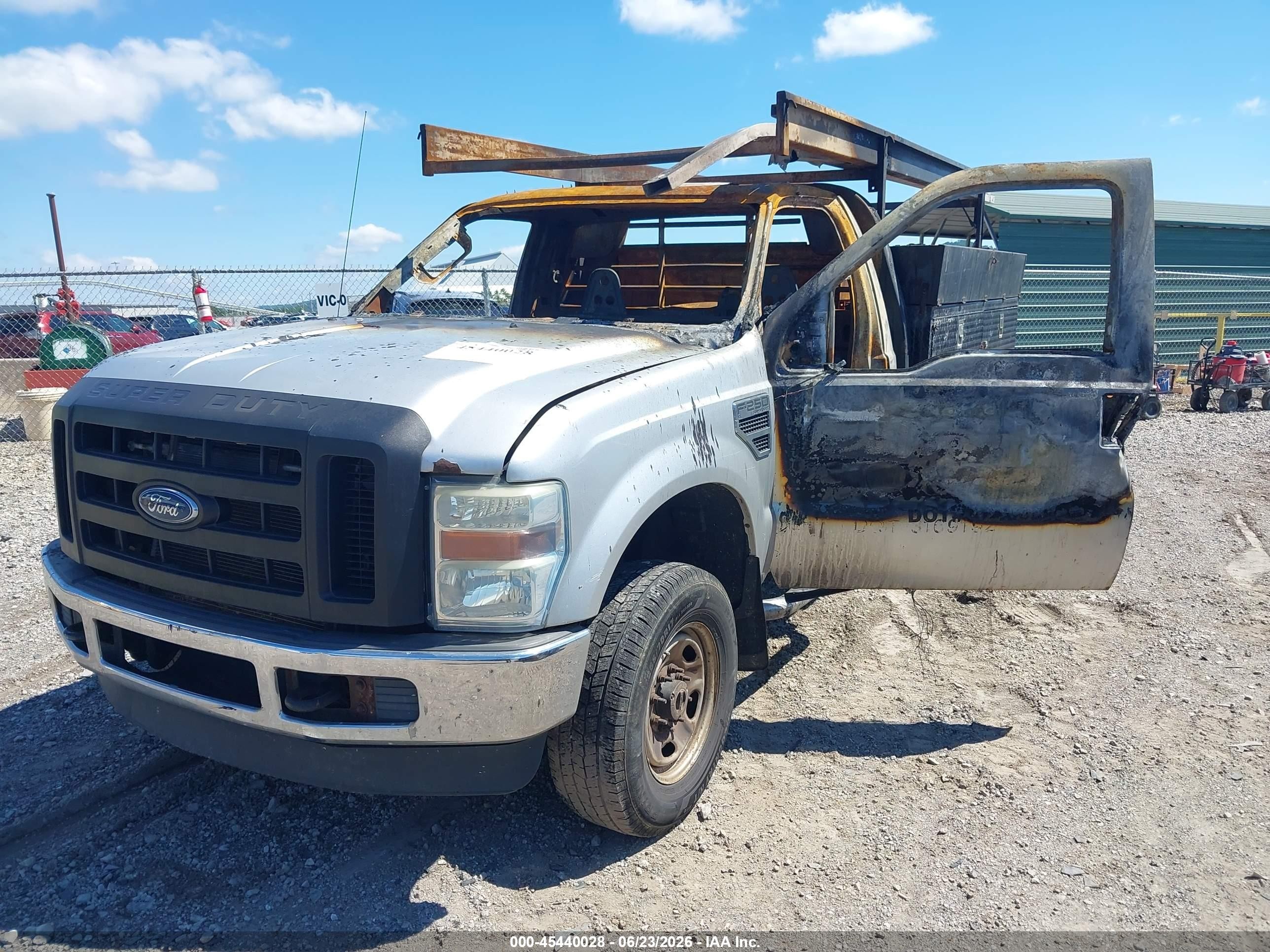 2010 Ford Super Duty F-250 Srw Xl Серебряный vin: 1FTNF2B59AEB32137