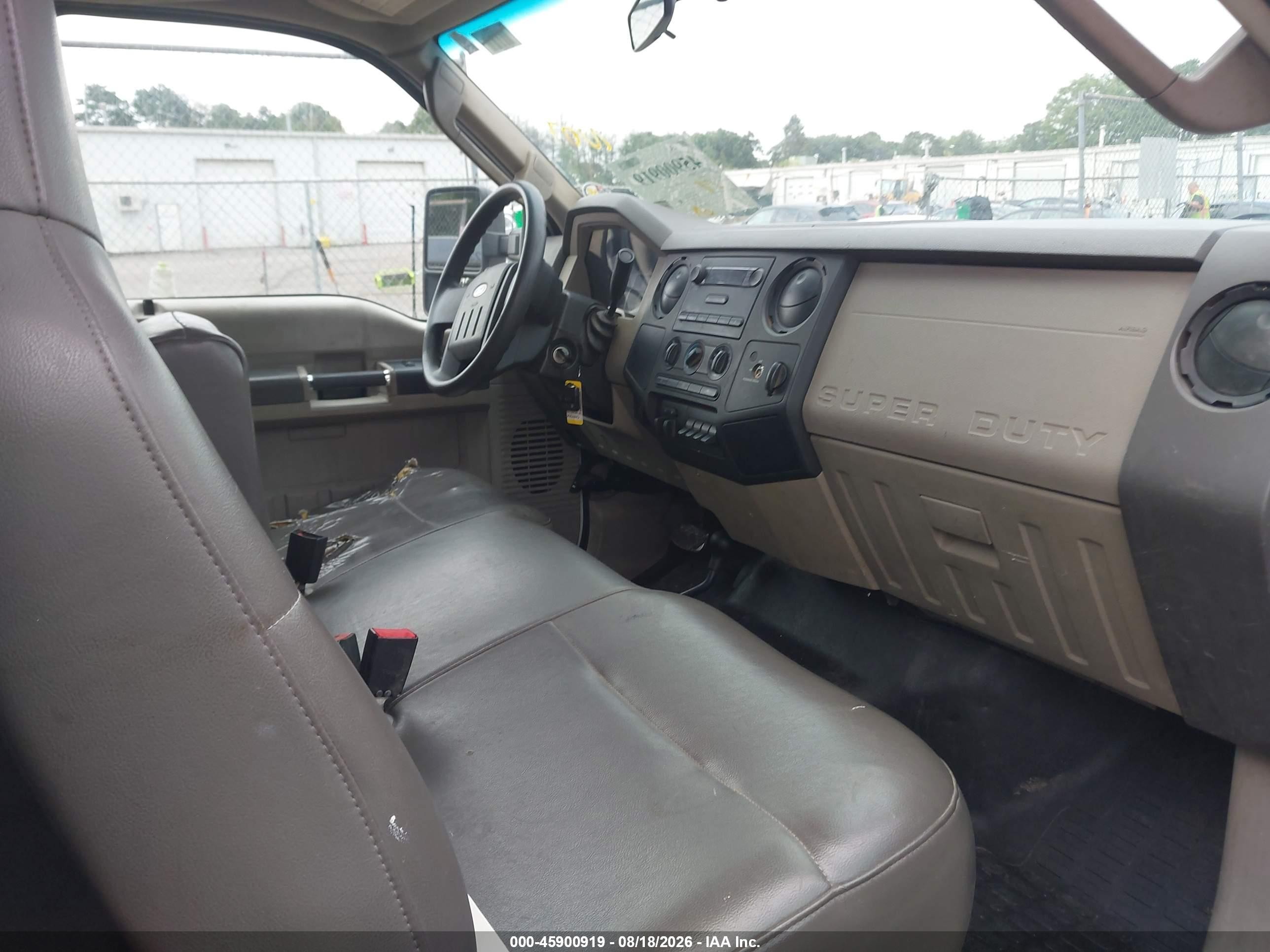 2010 Ford Super Duty F-250 Srw Xl/xlt White vin: 1FTNF2B5XAEA40230