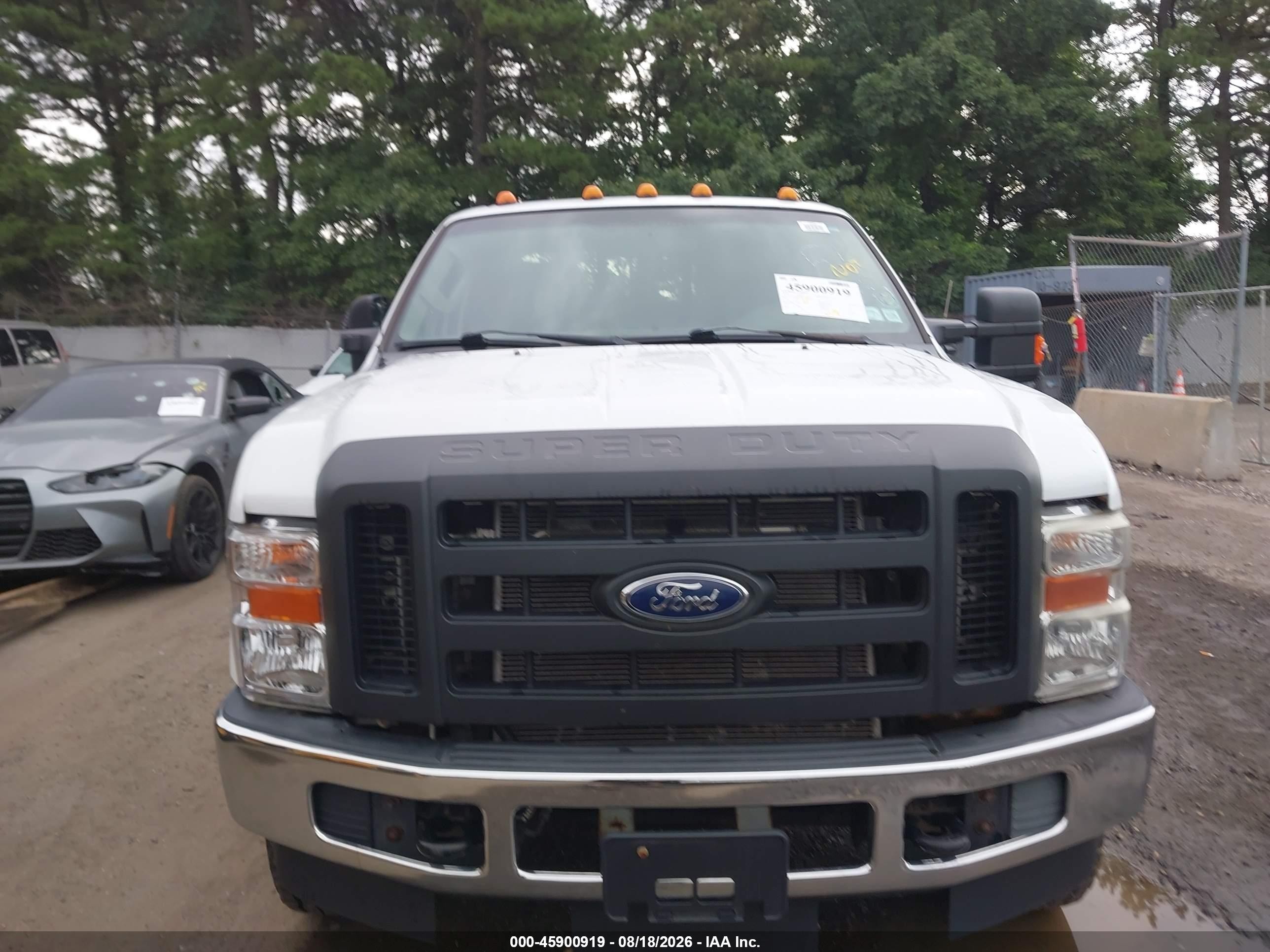 2010 Ford Super Duty F-250 Srw Xl/xlt White vin: 1FTNF2B5XAEA40230