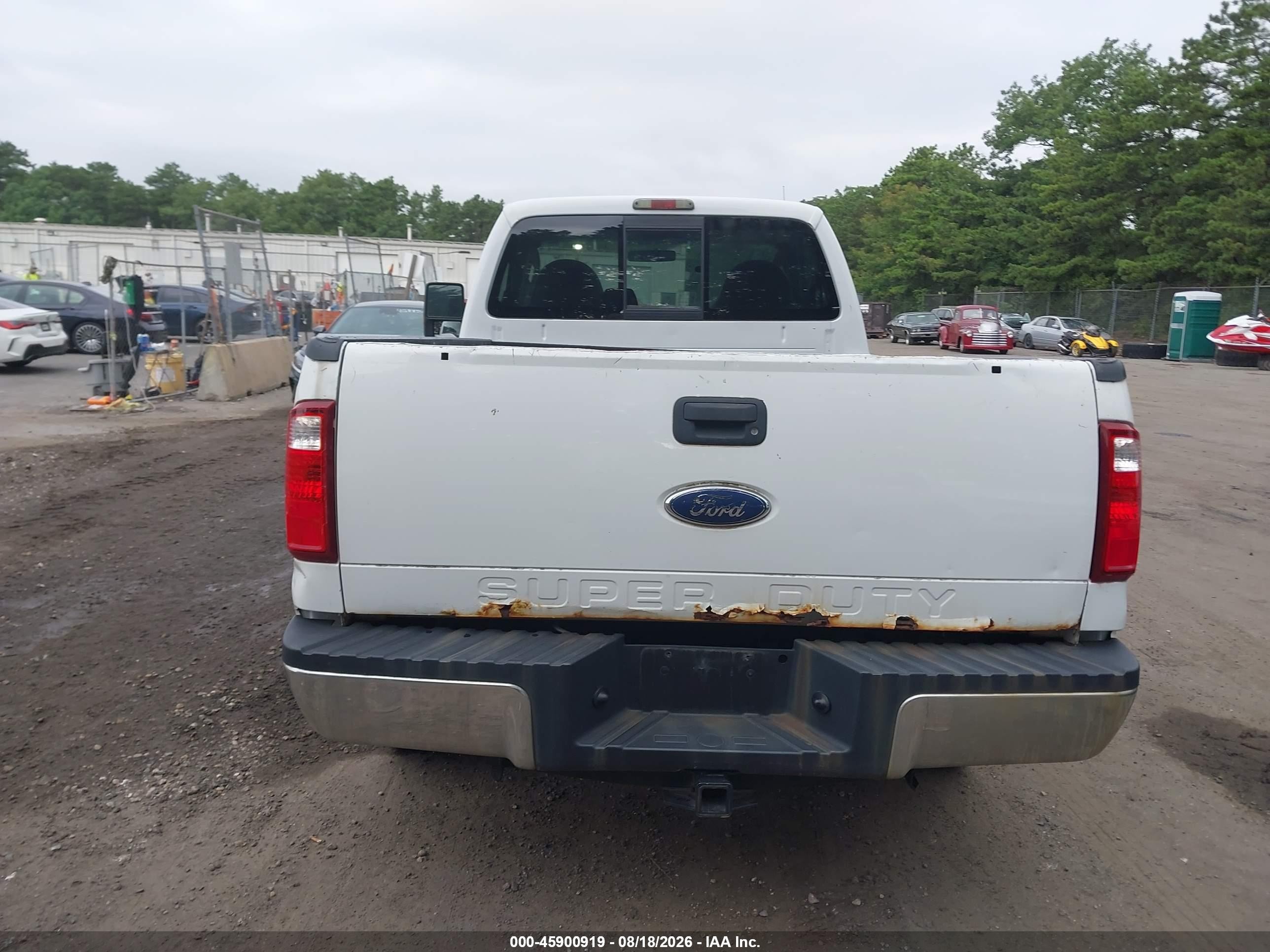2010 Ford Super Duty F-250 Srw Xl/xlt White vin: 1FTNF2B5XAEA40230