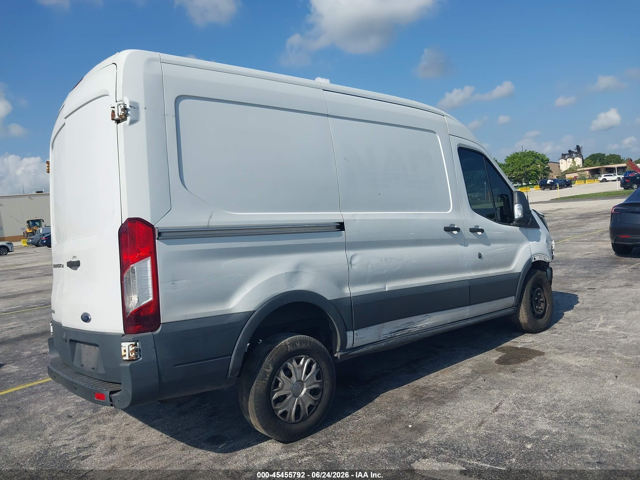 2015 Ford Transit-250   White vin: 1FTNR1CG5FKB12882