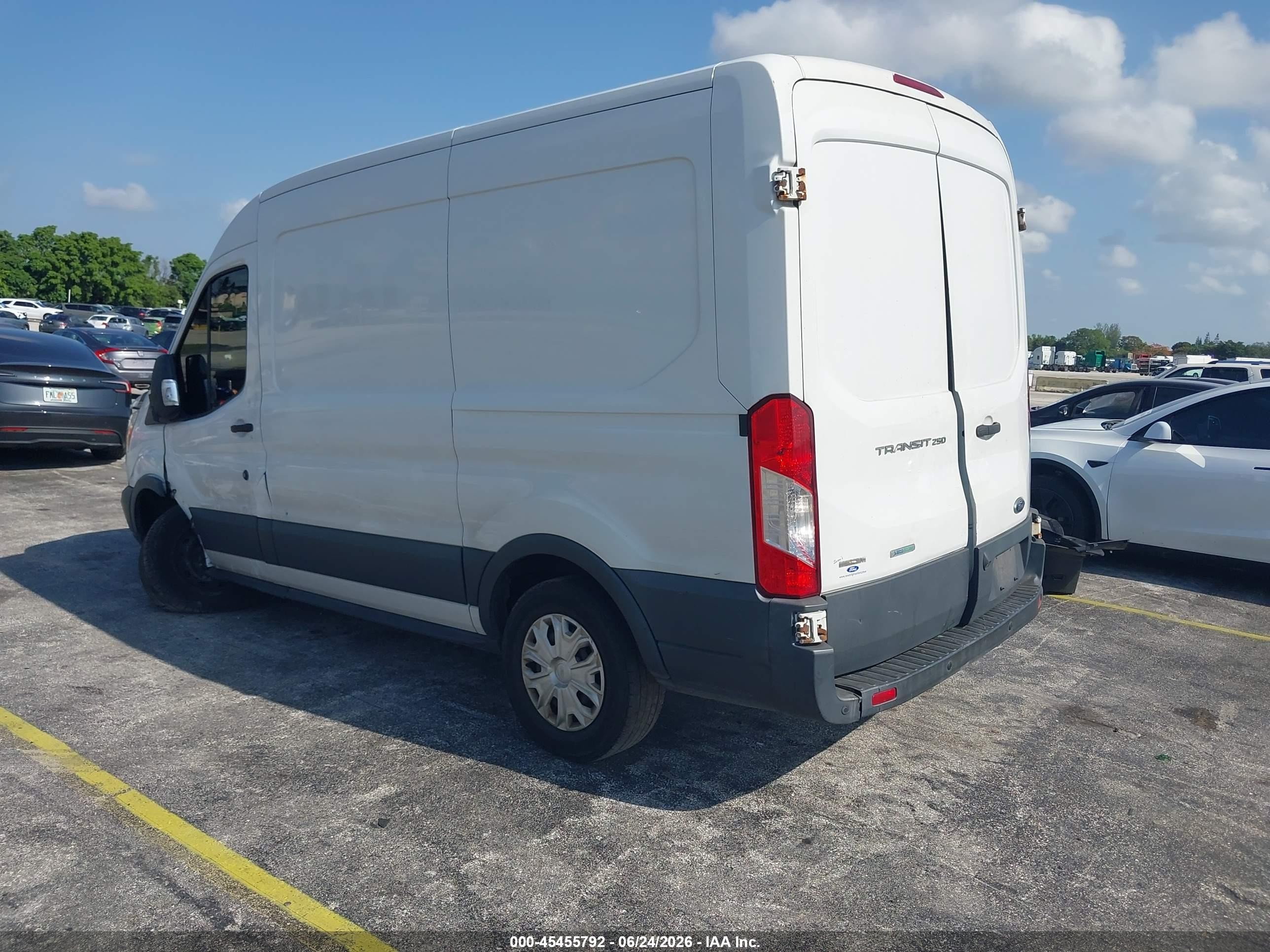2015 Ford Transit-250   White vin: 1FTNR1CG5FKB12882