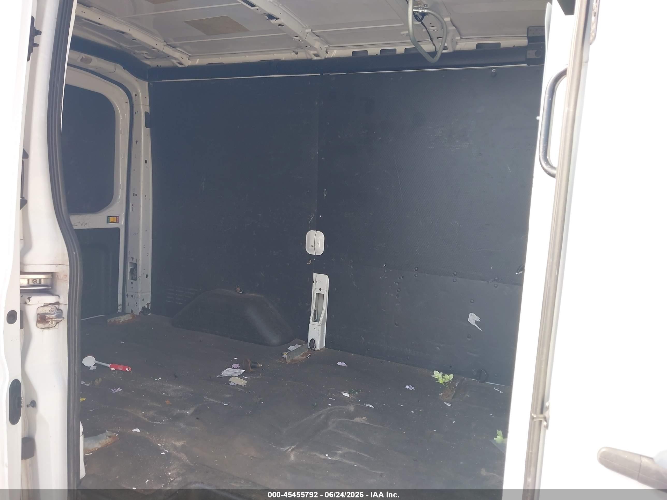 2015 Ford Transit-250   White vin: 1FTNR1CG5FKB12882